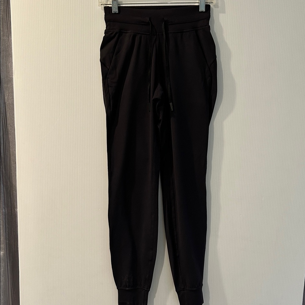 Lululemon Athletica Dance Studio Mid-Rise Jogger
Full Length Size 2